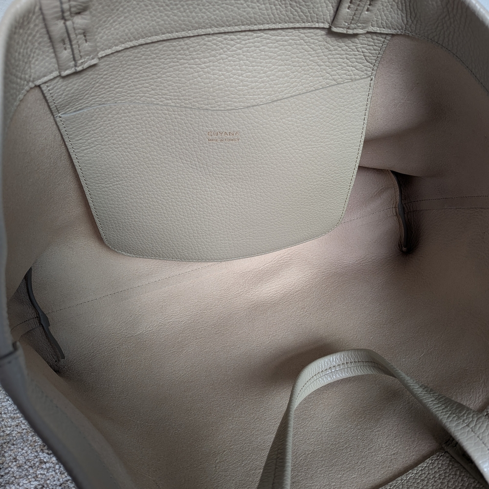Cuyana Clasic Easy Tote in Cream Leather - Picture 4 of 5